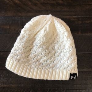 UNDER ARMOUR KNITTED WHITE WINTER HAT-OUTDOOR RUNS